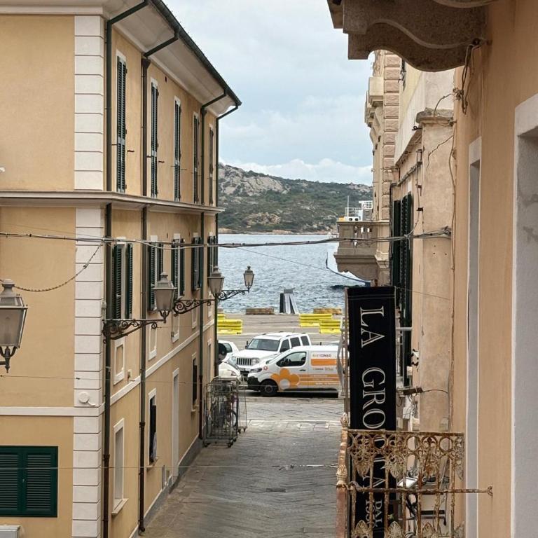 Residenza Italia 12 - One-Bedroom Apartment - 1