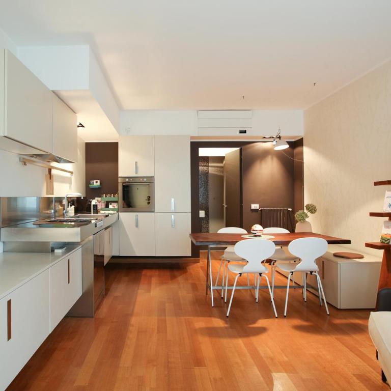 Isola Design Townhouse on 3 levels, terrace, garage - Three-Bedroom Apartment - 1