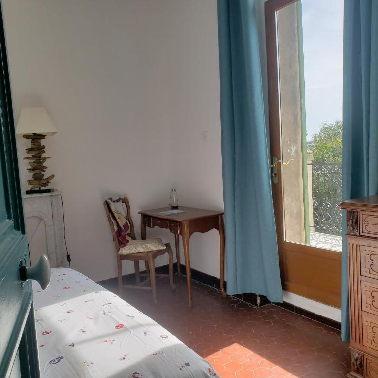 QG Marseille - Chambre Double avec Salle de Bains Privative - 3