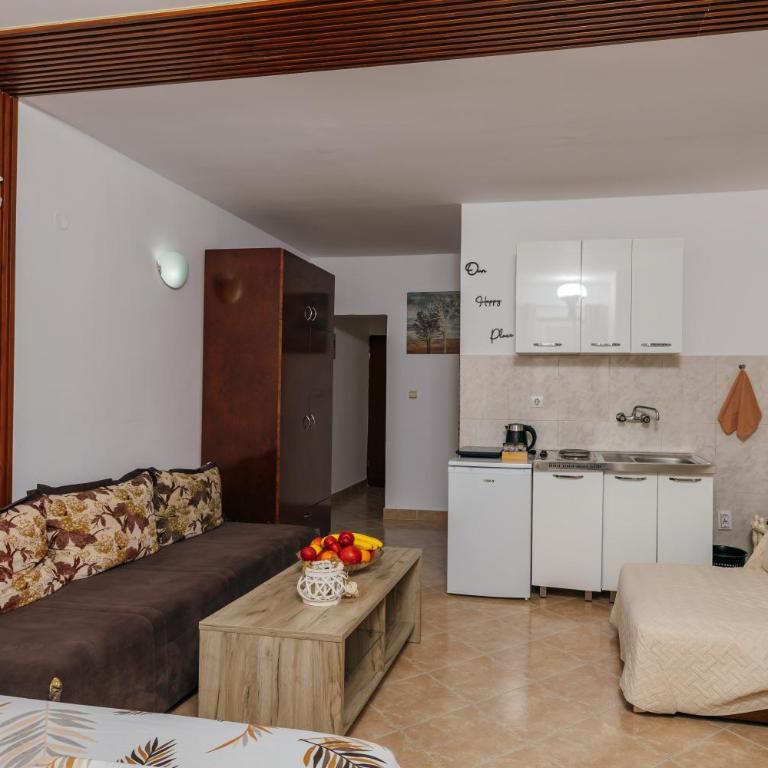 Mir & More - One-Bedroom Apartment - 13