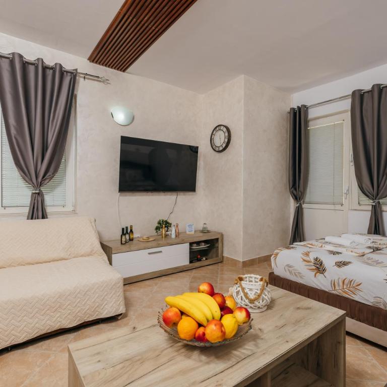 Mir & More - One-Bedroom Apartment - 11