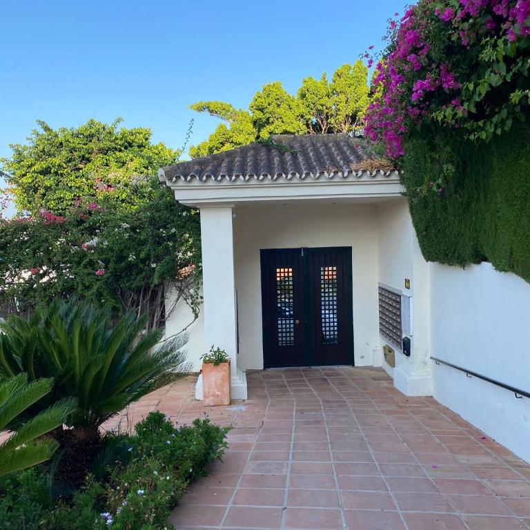 Lorcrimar III Apartment with Sea Views, Pool, Paddle Courts and Parking - Two-Bedroom Apartment - 25