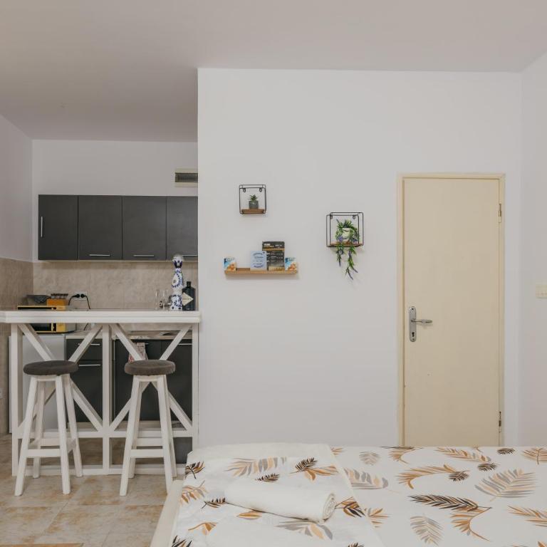 Mir & More - One-Bedroom Apartment - 11