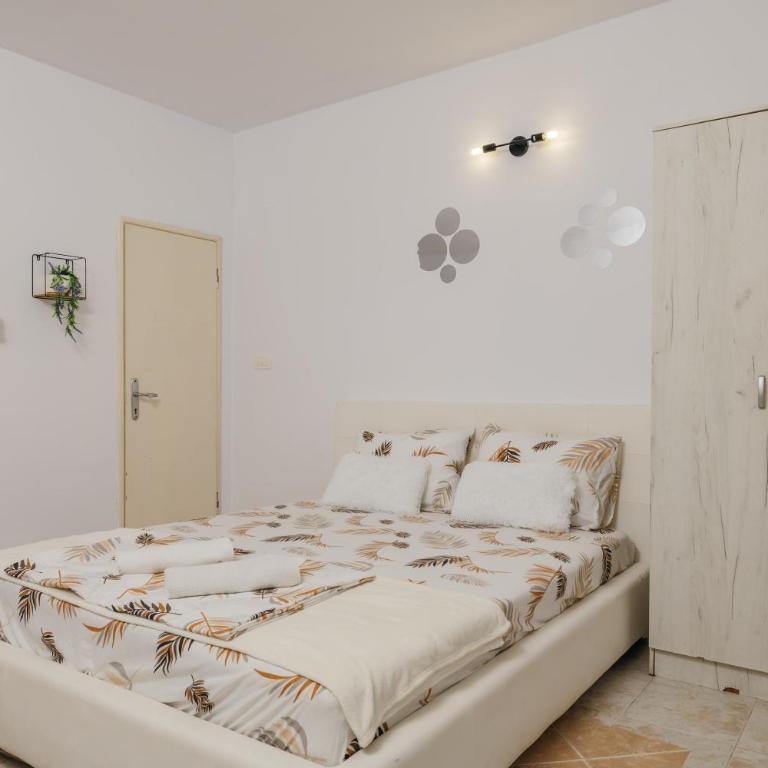 Mir & More - One-Bedroom Apartment - 30