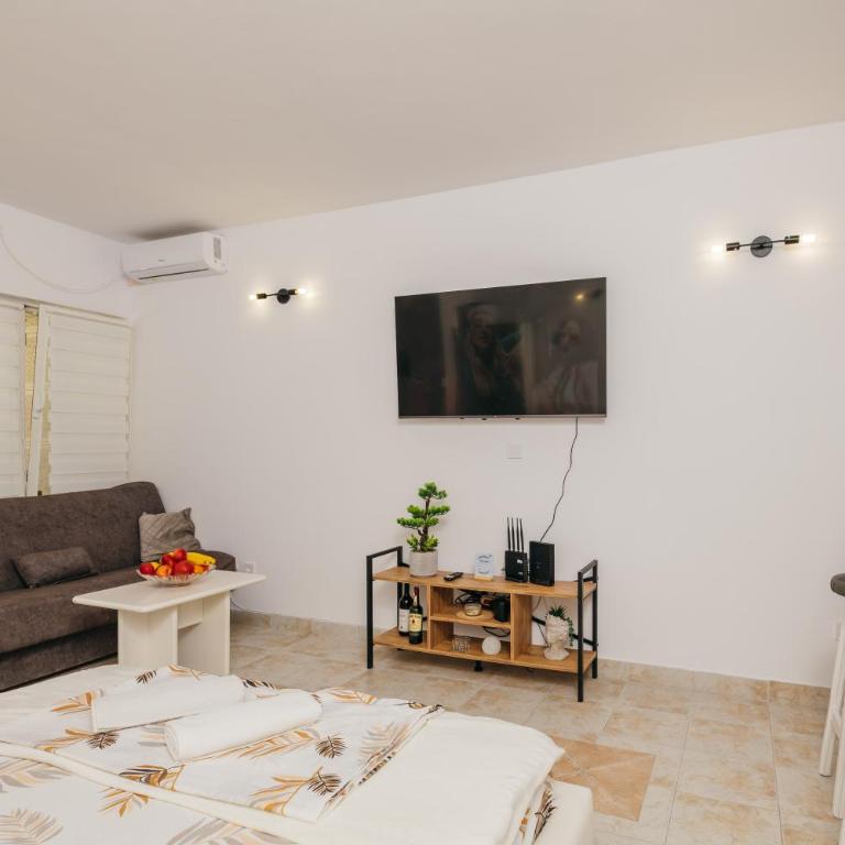 Mir & More - One-Bedroom Apartment - 27
