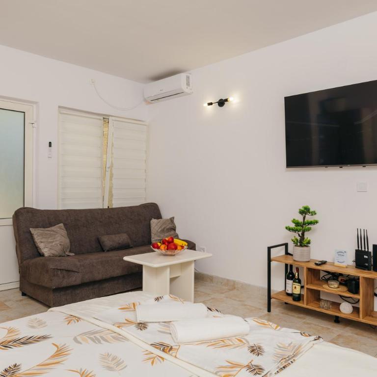 Mir & More - One-Bedroom Apartment - 26