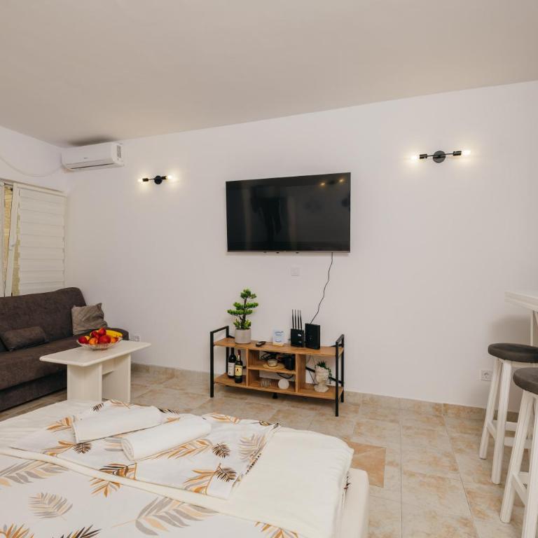 Mir & More - One-Bedroom Apartment - 23