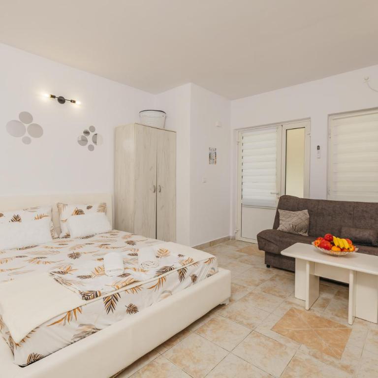 Mir & More - One-Bedroom Apartment - 34