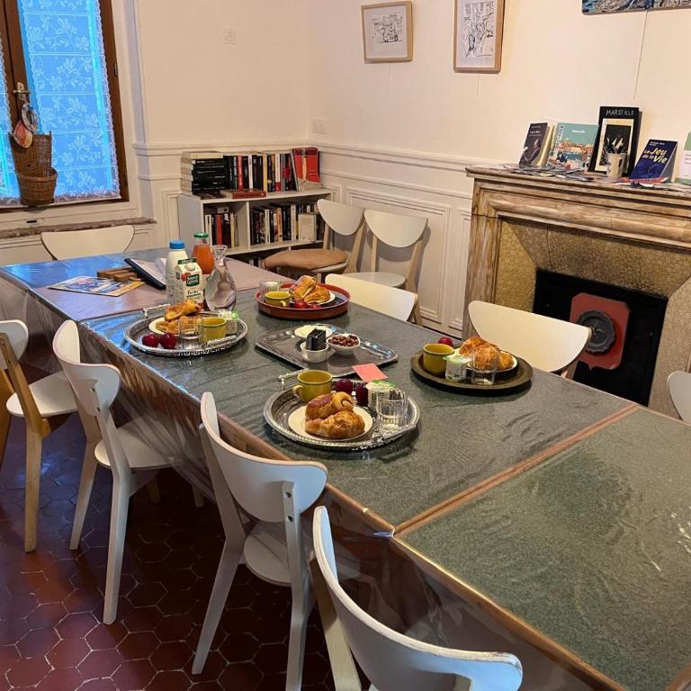 QG Marseille - Chambre Double avec Salle de Bains Privative - 19