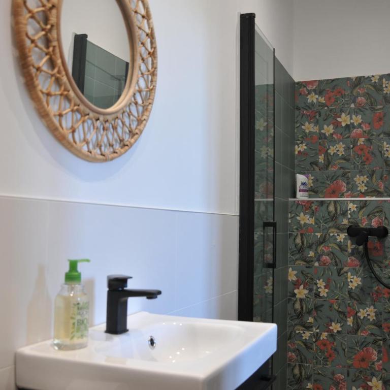 QG Marseille - Chambre Double avec Salle de Bains Privative - 5