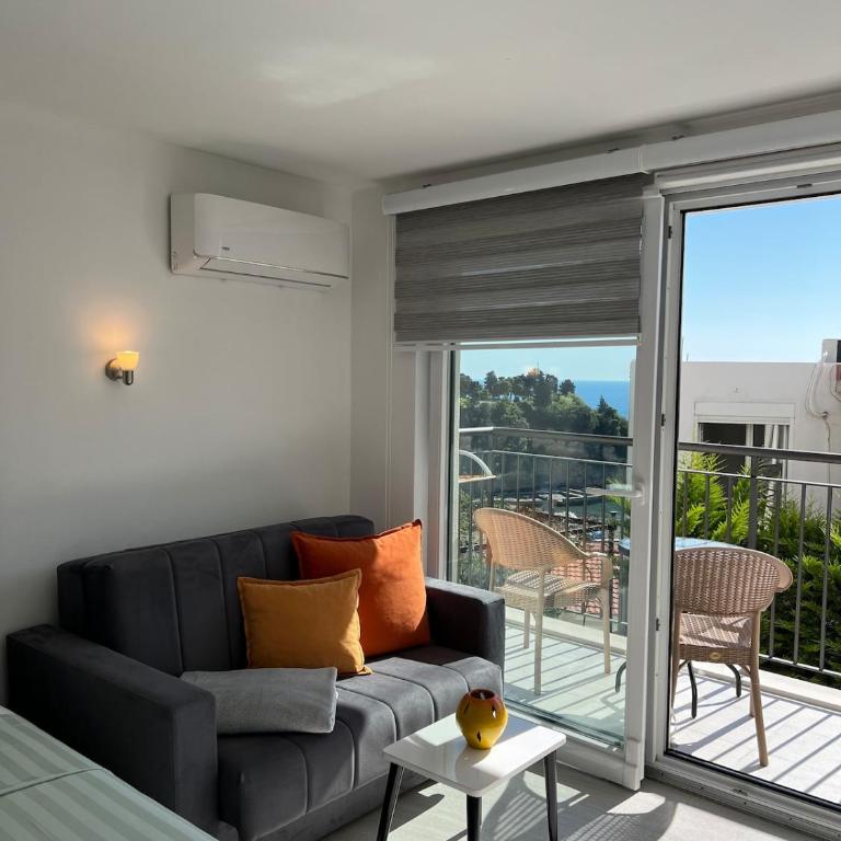 Studio Apartments near the Beach - Ulcinj, Montenegro - Apartment mit 1 Schlafzimmer, Meerblick und Balkon - 2