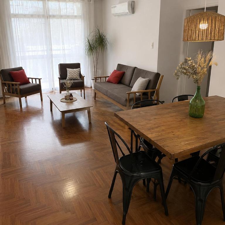 Departamento R3 Inmejorable ubicación a metros Plaza Independencia, cochera incluida - Apartamento de 3 dormitorios - 1