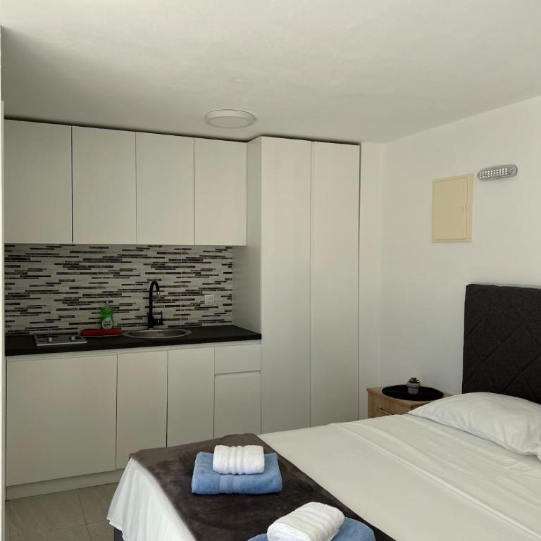 Studio Apartments near the Beach - Ulcinj, Montenegro - Apartment mit 1 Schlafzimmer - 5