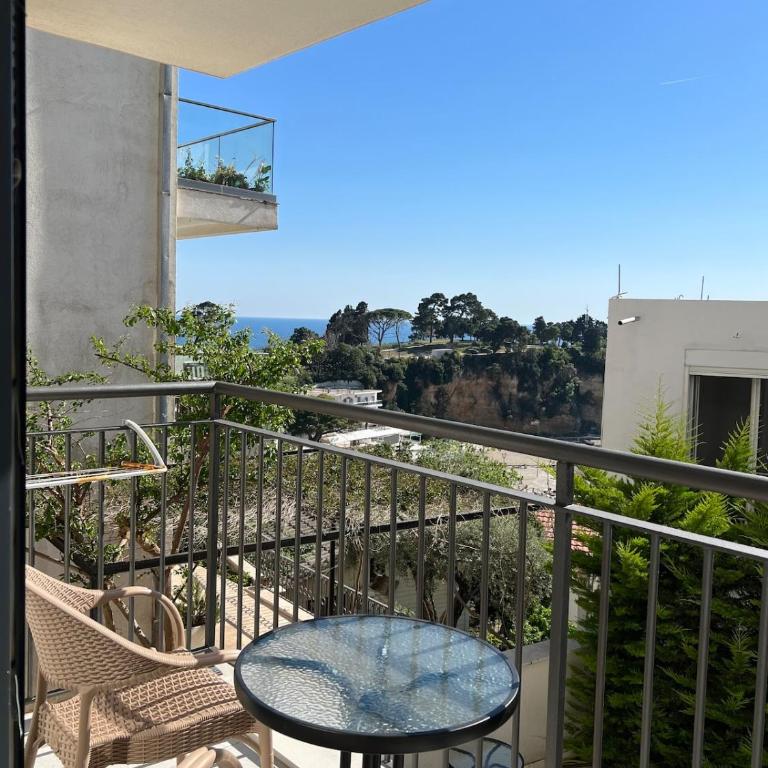 Studio Apartments near the Beach - Ulcinj, Montenegro - Apartment mit 1 Schlafzimmer, Meerblick und Balkon - 1