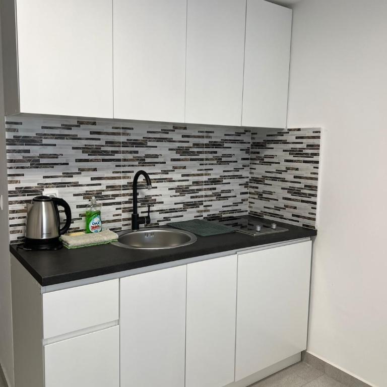 Studio Apartments near the Beach - Ulcinj, Montenegro - Apartment mit 1 Schlafzimmer, Meerblick und Balkon - 11