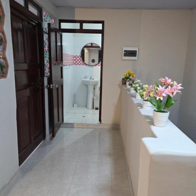 Acogedor y Céntrico - Three-Bedroom Apartment - 10