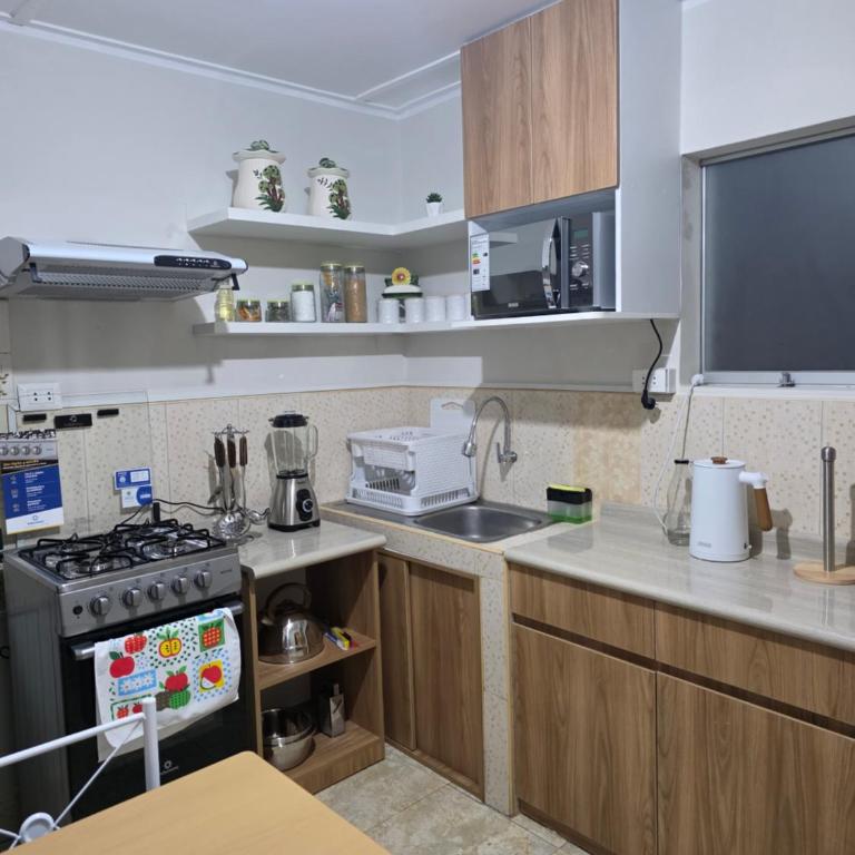 Acogedor y Céntrico - Three-Bedroom Apartment - 8