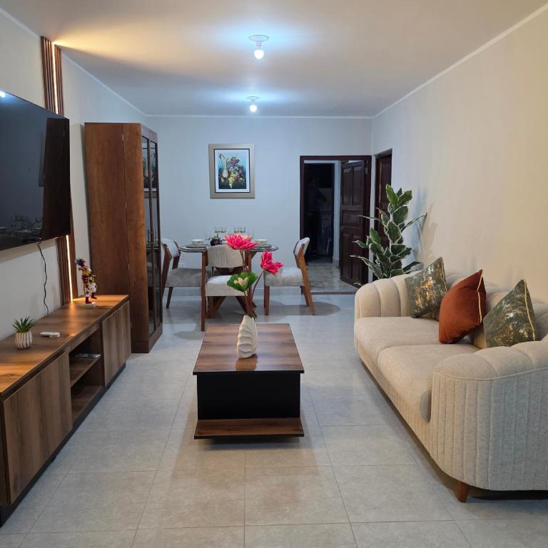 Acogedor y Céntrico - Three-Bedroom Apartment - 2