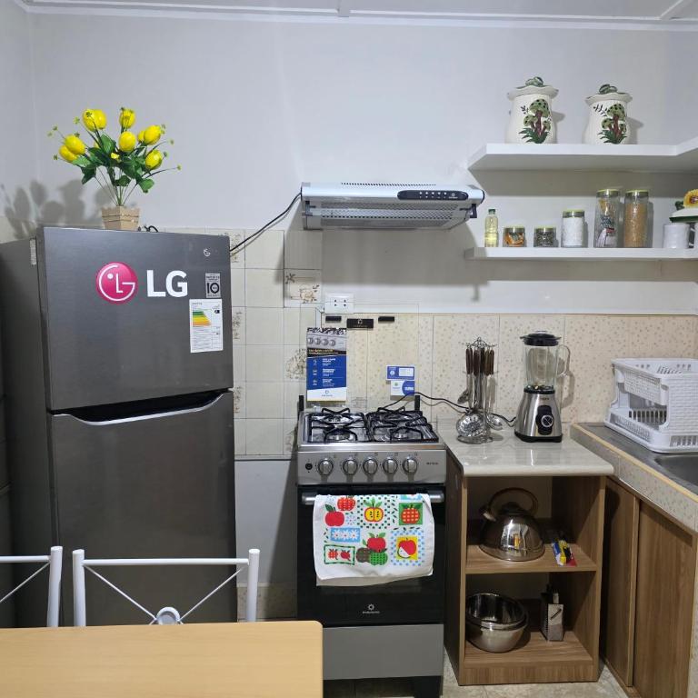 Acogedor y Céntrico - Three-Bedroom Apartment - 9