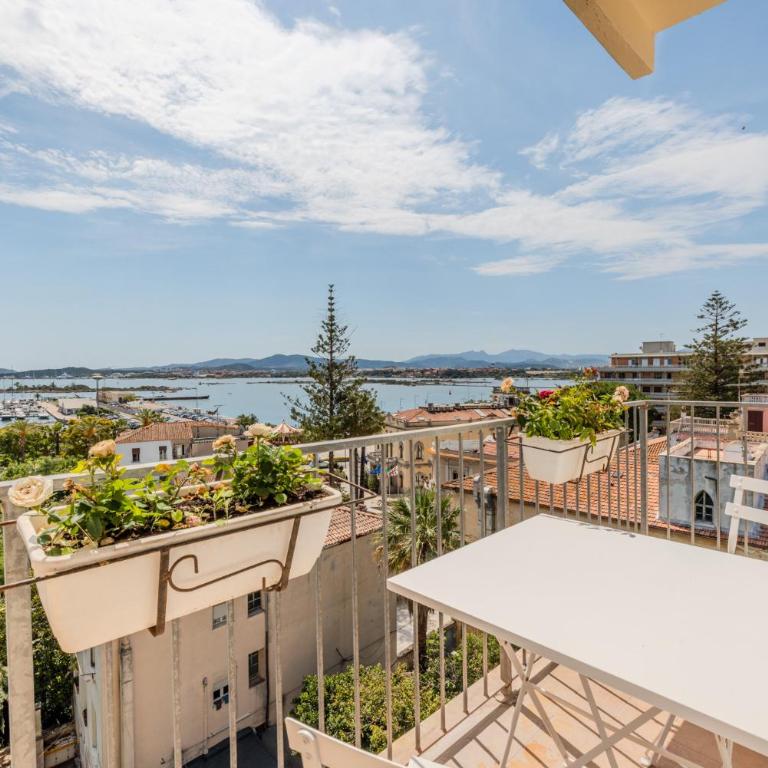 Antares Rooms and Suites - Suite with Sea View - 4