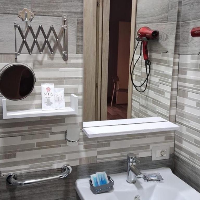 B&B VIVA NAPOLI - Camera Quadrupla con Bagno Privato - 4