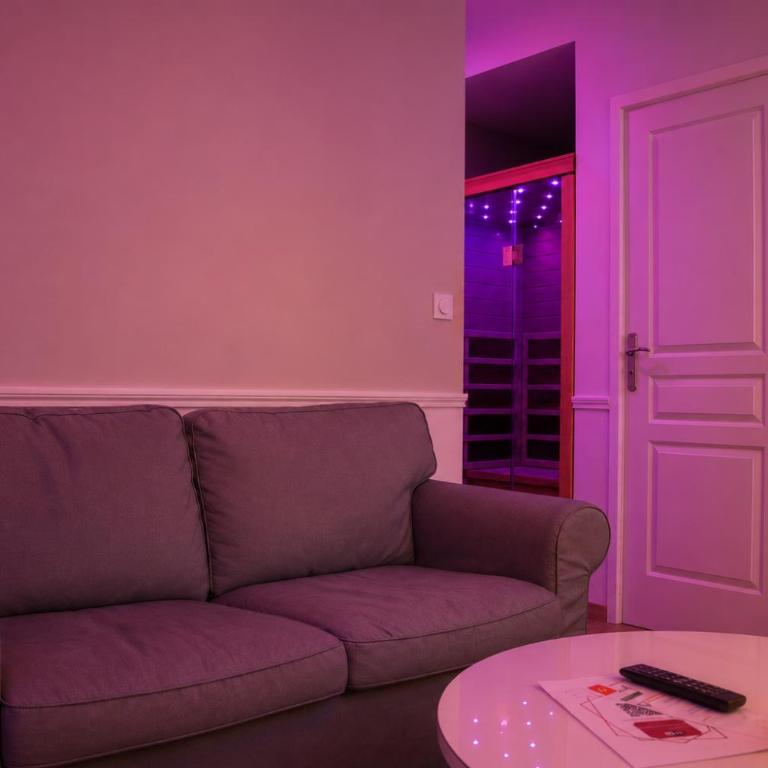 Eaux Spa - Chambre Lit Queen-Size avec Baignoire Spa - 5