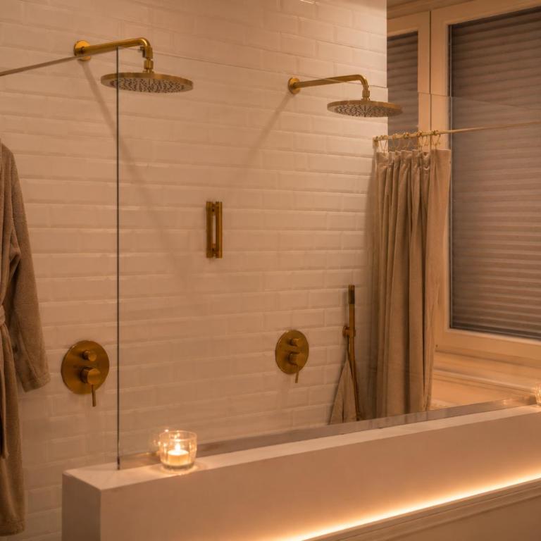 Eaux Spa - Chambre Lit Queen-Size avec Baignoire Spa - 10