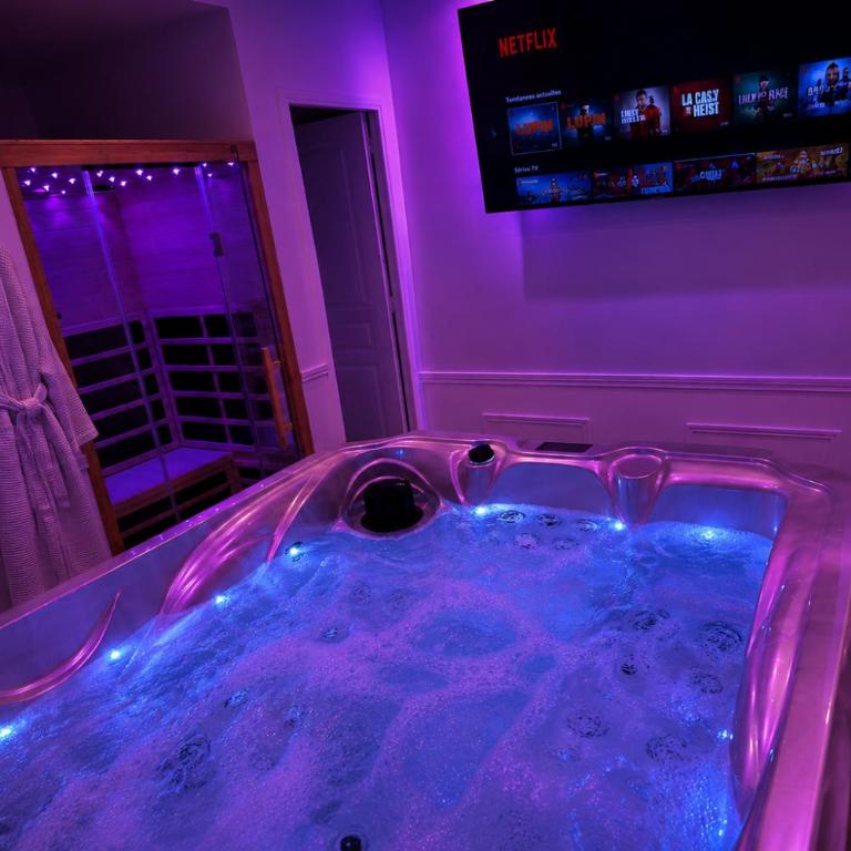 Eaux Spa - Chambre Lit Queen-Size avec Baignoire Spa - 1