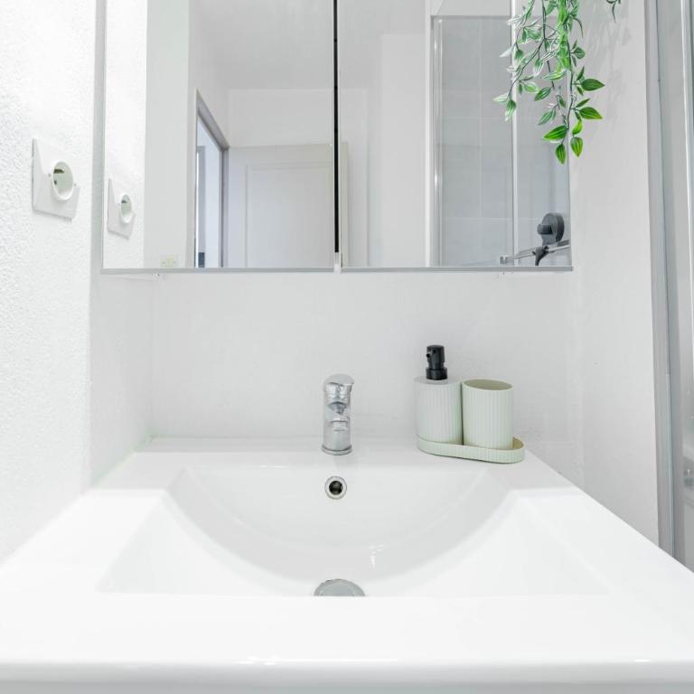 Entre Aude & Cité - T2 cosy avec balcon et clim - Apartment mit 1 Schlafzimmer - 32