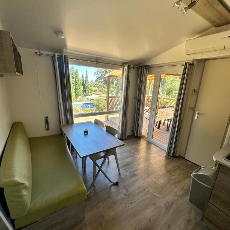 Camping les Lauriers Roses - Mobil home Provence - 4 pers - 2ch – 28m2 - Climatisation /TV - 26m2 - 3
