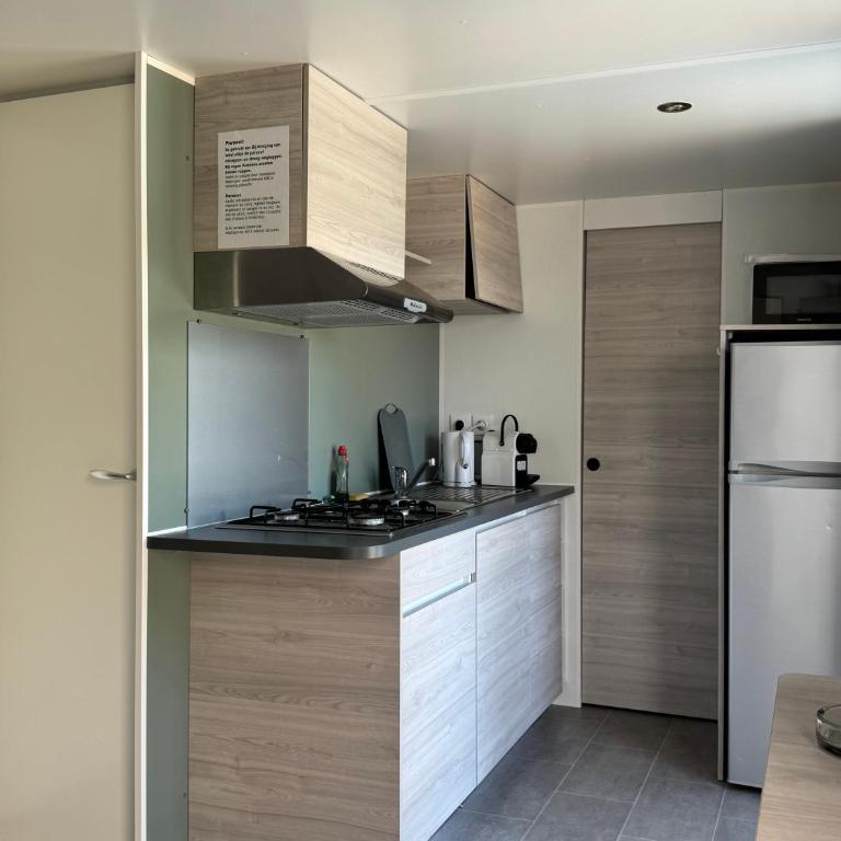 Camping les Lauriers Roses - Mobil home Esterel - 6 pers - 2ch - 29m² - Vue Mer et Jacuzzi privatif - Climatisation /TV - 2