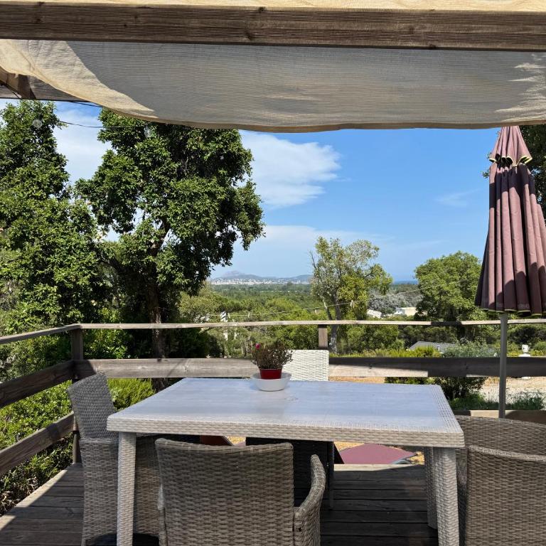 Camping les Lauriers Roses - Mobil home Esterel - 6 pers - 2ch - 29m² - Vue Mer et Jacuzzi privatif - Climatisation /TV - 6