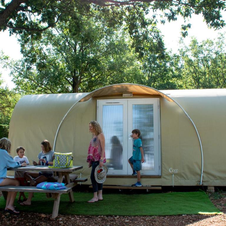 Camping les Lauriers Roses - Coco Sweet Famille 4 pers – 2ch - sans sanitaires - 1