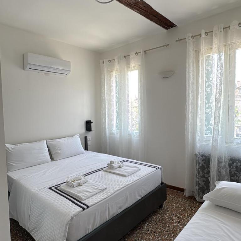 Experience Hotel Antico Capon - Triple Room with Private Bathroom - 1