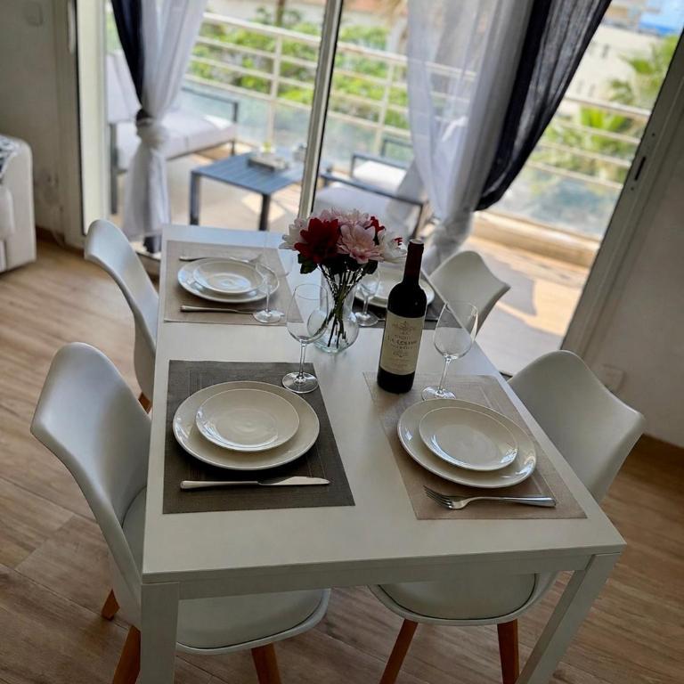 Studio 5 min à pied de la plage, Parking et climatisation - Golfe Juan - Appartement 1 Chambre - 2