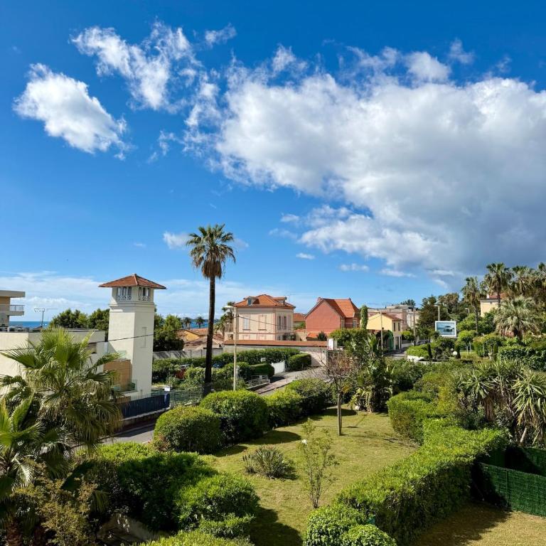 Studio 5 min à pied de la plage, Parking et climatisation - Golfe Juan - Appartement 1 Chambre - 3