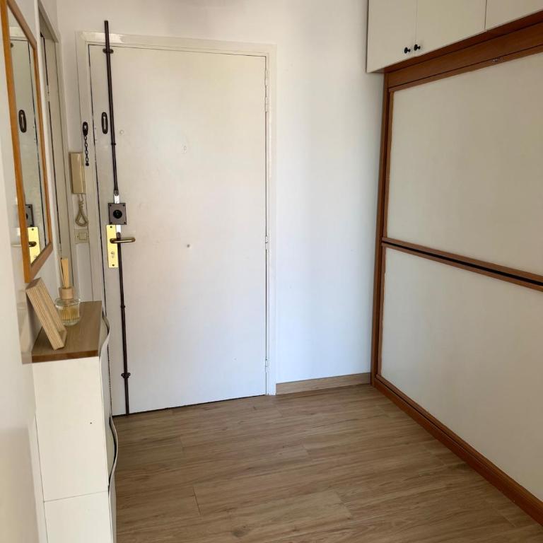 Studio 5 min à pied de la plage, Parking et climatisation - Golfe Juan - Appartement 1 Chambre - 7