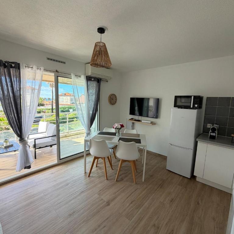 Studio 5 min à pied de la plage, Parking et climatisation - Golfe Juan - Appartement 1 Chambre - 12