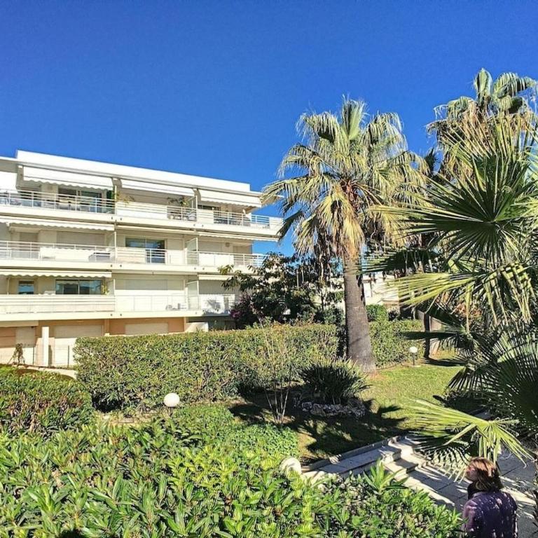 Studio 5 min à pied de la plage, Parking et climatisation - Golfe Juan - Appartement 1 Chambre - 13