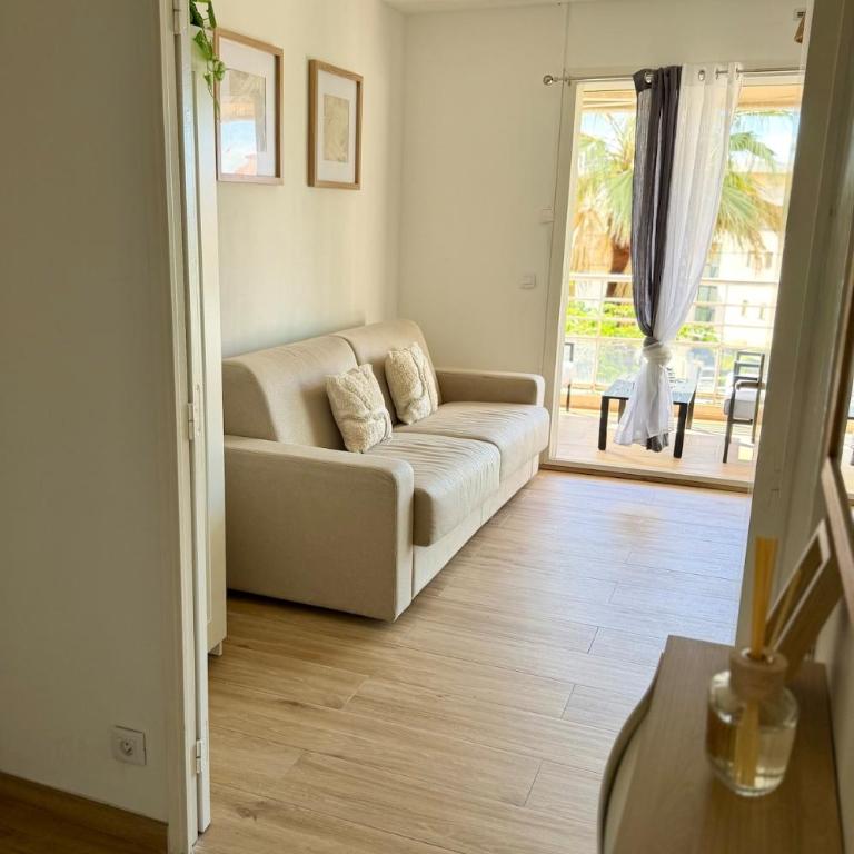 Studio 5 min à pied de la plage, Parking et climatisation - Golfe Juan - Appartement 1 Chambre - 16