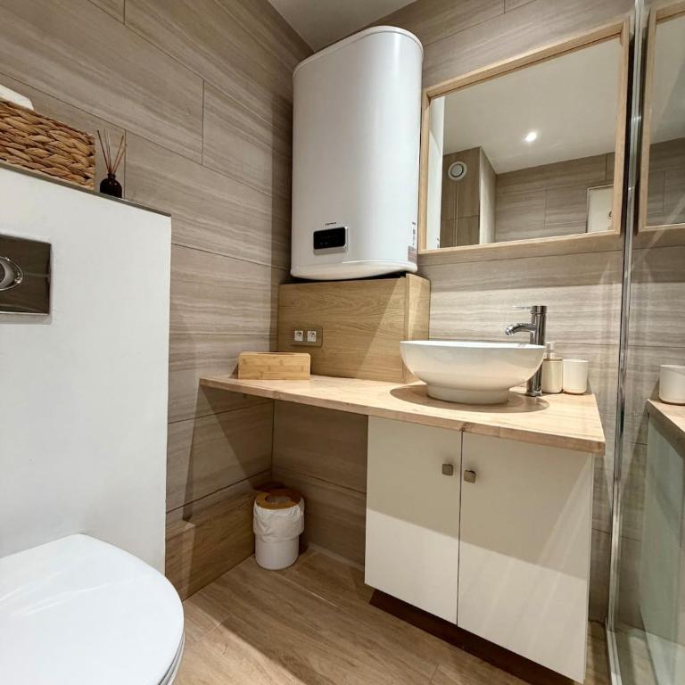 Studio 5 min à pied de la plage, Parking et climatisation - Golfe Juan - Appartement 1 Chambre - 18