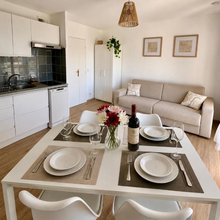 Studio 5 min à pied de la plage, Parking et climatisation - Golfe Juan - Appartement 1 Chambre - 19