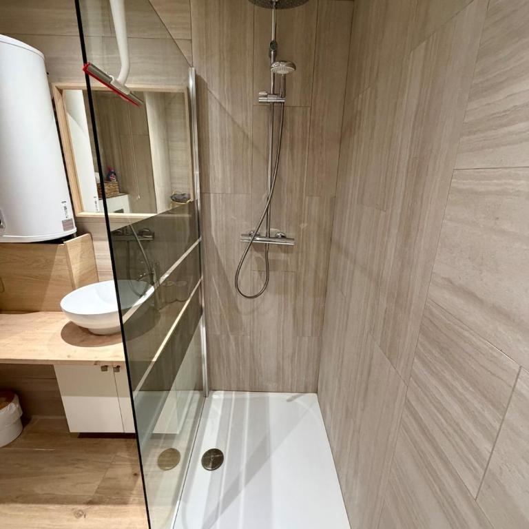 Studio 5 min à pied de la plage, Parking et climatisation - Golfe Juan - Appartement 1 Chambre - 22