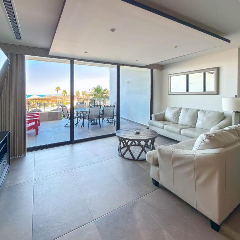 Ground Floor Modern Condo Steps to Beach & Pools - Apartamento - 2