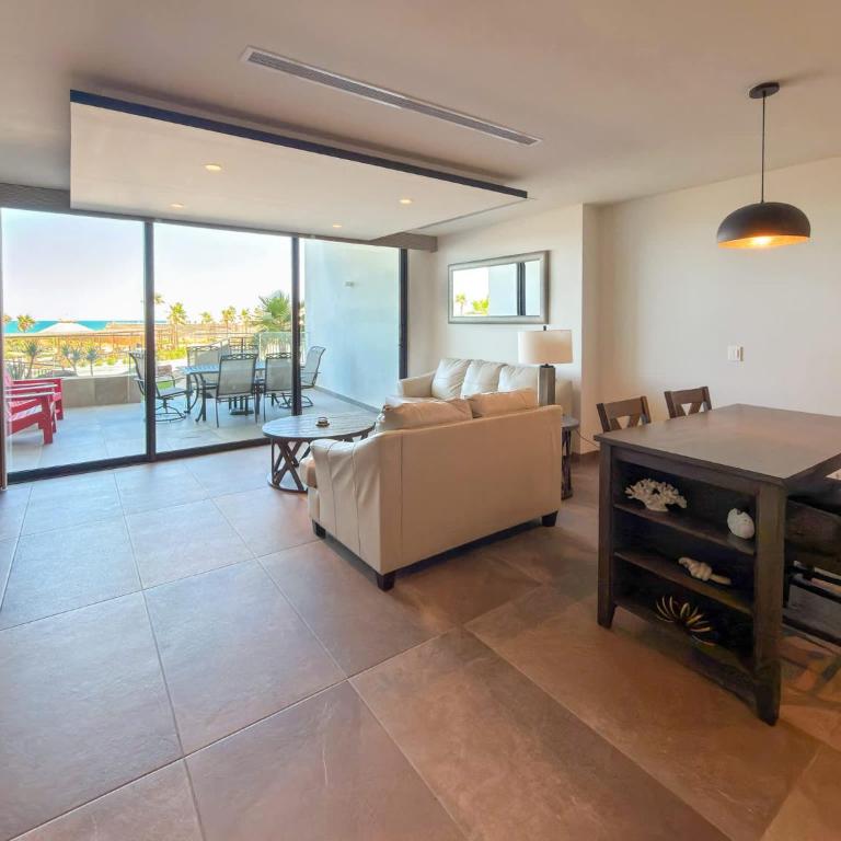 Ground Floor Modern Condo Steps to Beach & Pools - Apartamento - 5