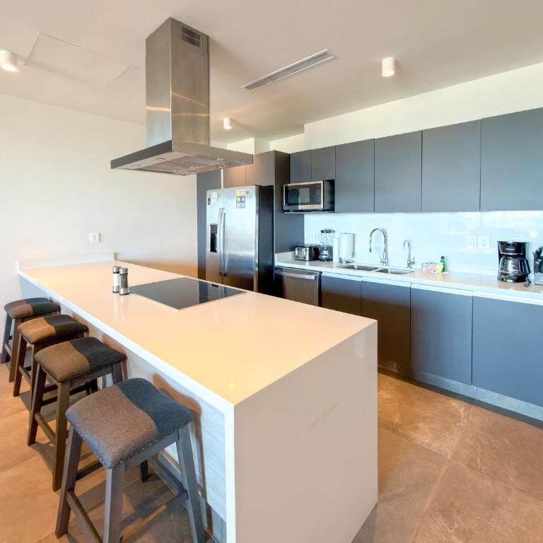 Ground Floor Modern Condo Steps to Beach & Pools - Apartamento - 9