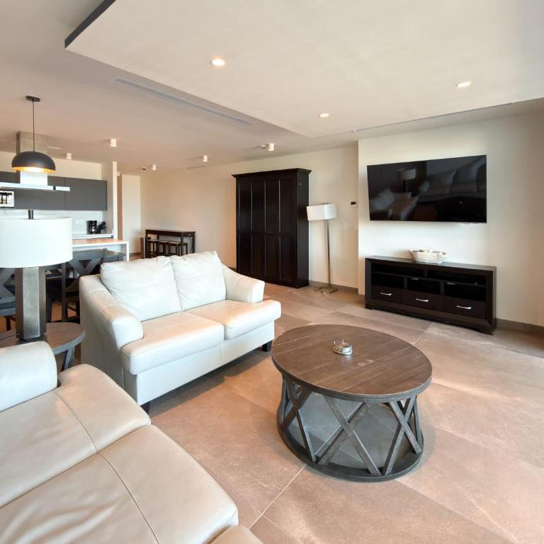 Ground Floor Modern Condo Steps to Beach & Pools - Apartamento - 15