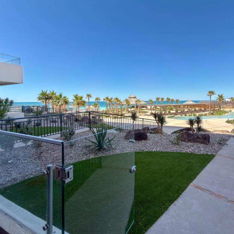Ground Floor Modern Condo Steps to Beach & Pools - Apartamento - 17