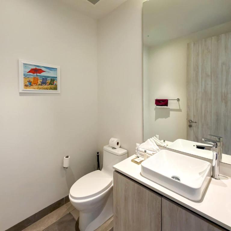Ground Floor Modern Condo Steps to Beach & Pools - Apartamento - 19