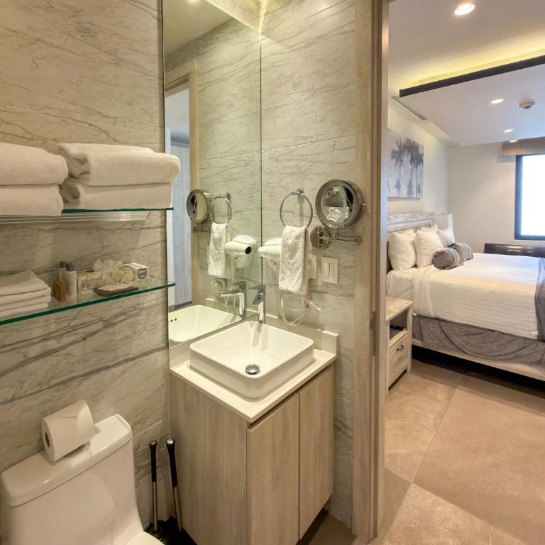 Ground Floor Modern Condo Steps to Beach & Pools - Apartamento - 26